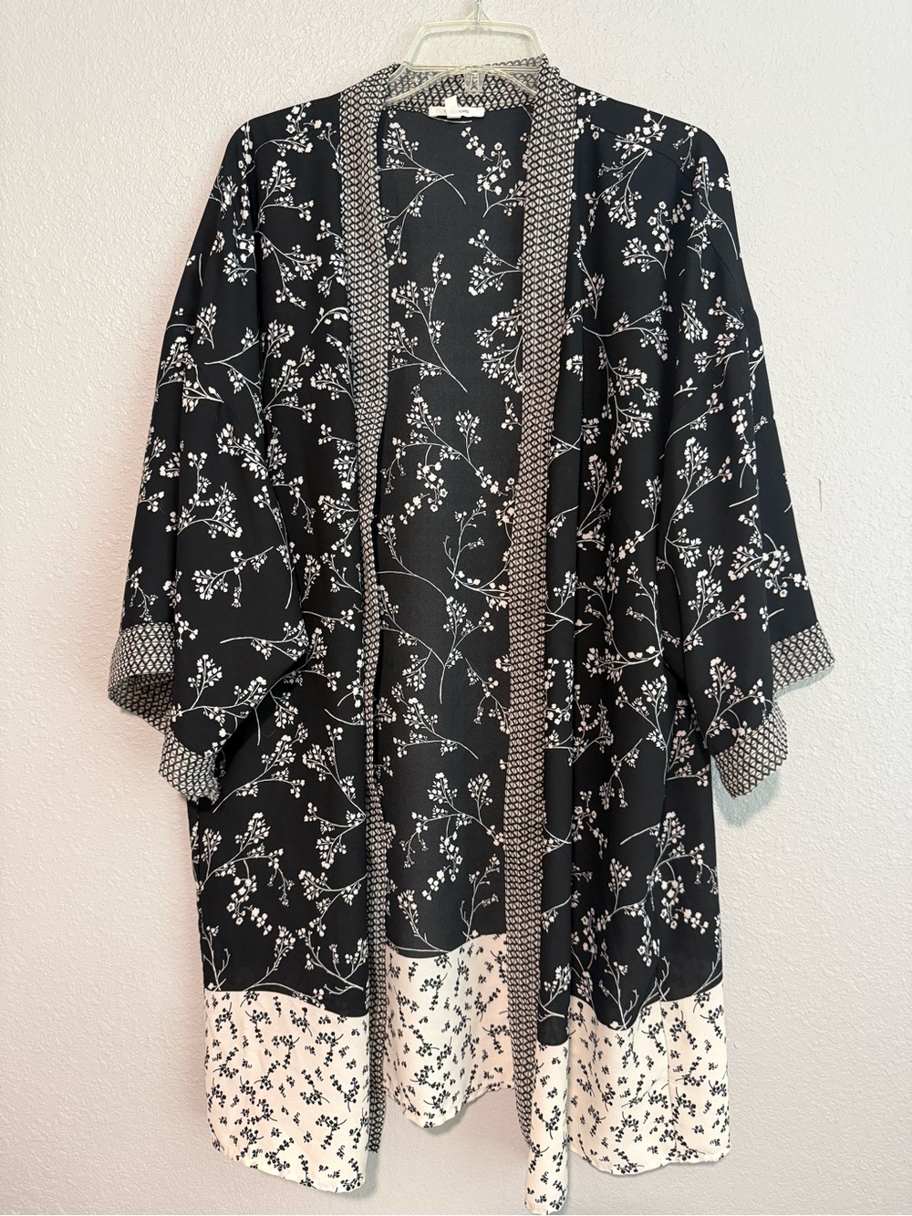 Maurices Black & White Floral Kimono Robe with Contrast Border